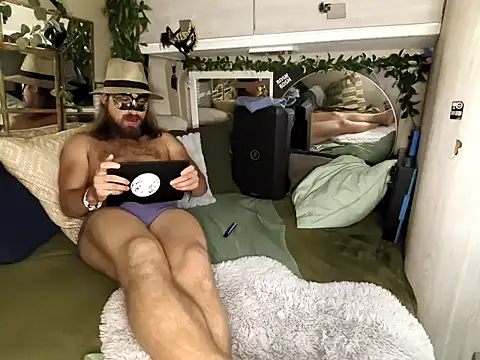 Snapshot of JuliCarl chatting on 7, 10, 2025 JuliCarl online show from 7, 10, 2025