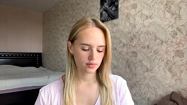 Snapshot of ElisabetLorney chatting on 12, 9, 2025 ElisabetLorney online show from 12, 9, 2025