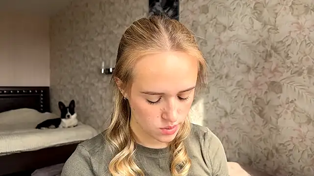 Snapshot of ElisabetLorney chatting on 19, 9, 2025 ElisabetLorney online show from 19, 9, 2025