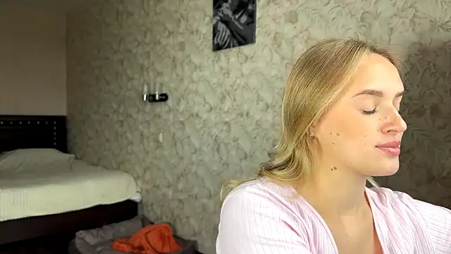 Snapshot of ElisabetLorney chatting on 20, 9, 2025 ElisabetLorney online show from 20, 9, 2025
