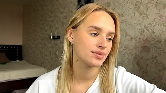 Snapshot of ElisabetLorney chatting on 27, 9, 2025 ElisabetLorney online show from 27, 9, 2025