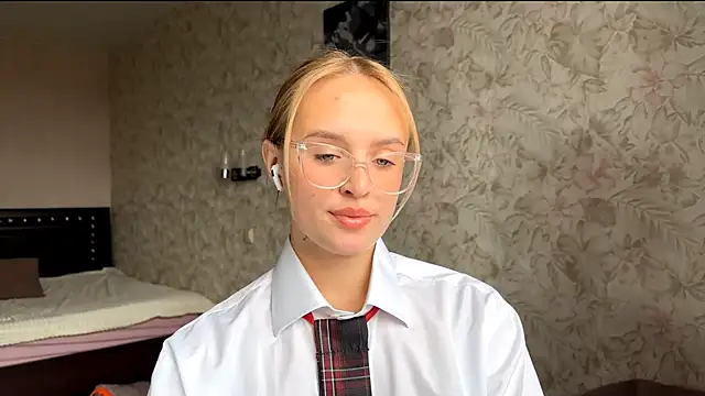 Snapshot of ElisabetLorney chatting on 29, 9, 2025 ElisabetLorney online show from 29, 9, 2025