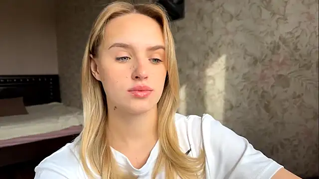 Snapshot of ElisabetLorney chatting on 3, 10, 2025 ElisabetLorney online show from 3, 10, 2025