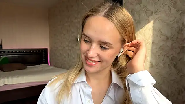 Snapshot of ElisabetLorney chatting on 11, 10, 2025 ElisabetLorney online show from 11, 10, 2025