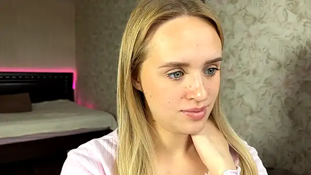 Snapshot of ElisabetLorney chatting on 13, 10, 2025 ElisabetLorney online show from 13, 10, 2025