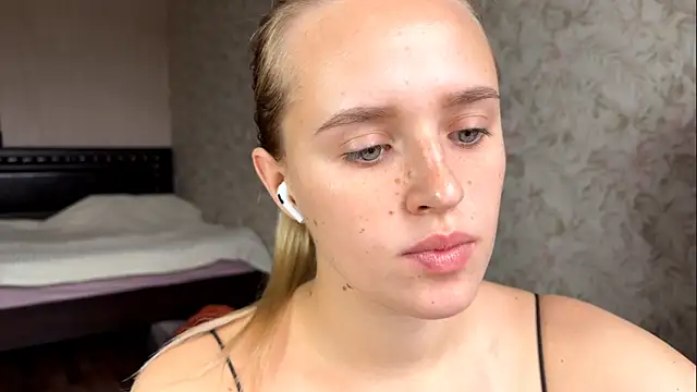 Snapshot of ElisabetLorney chatting on 15, 10, 2025 ElisabetLorney online show from 15, 10, 2025