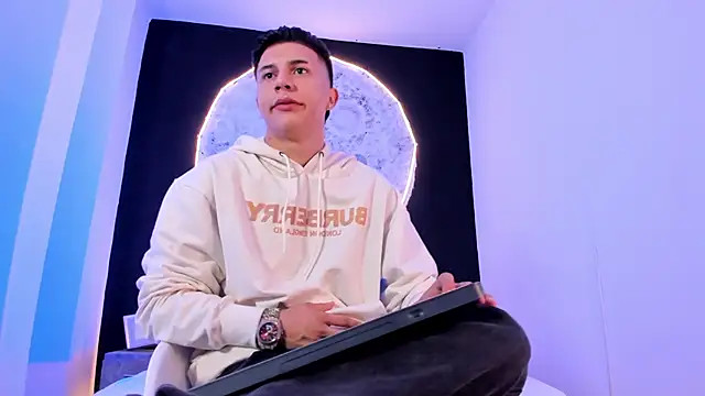 liaamsmiith  online show from 25, 10, 2025