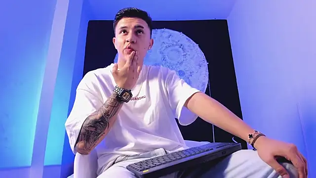 liaamsmiith  online show from 26, 10, 2025