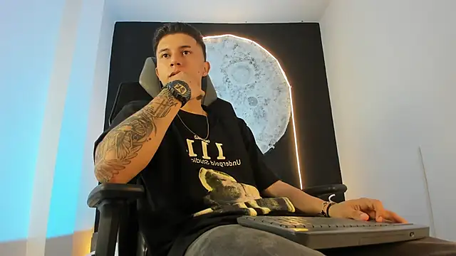 liaamsmiith  online show from 1, 11, 2025