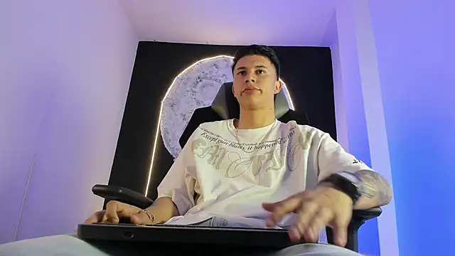 liaamsmiith  online show from 3, 11, 2025