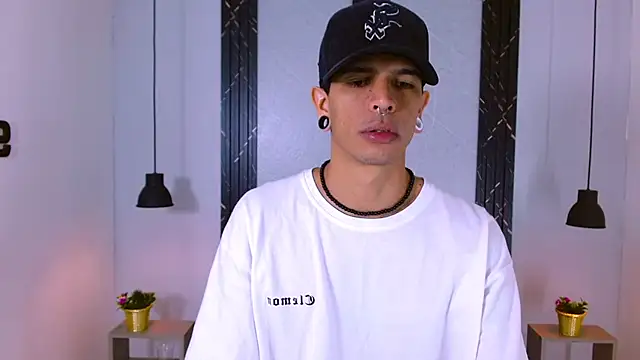 Snapshot of Franvill_Trato chatting on 20, 9, 2025 Franvill Trato online show from 20, 9, 2025