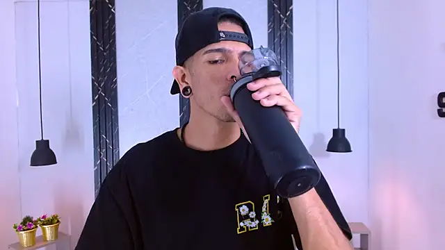 Snapshot of Franvill_Trato chatting on 29, 9, 2025 Franvill Trato online show from 29, 9, 2025