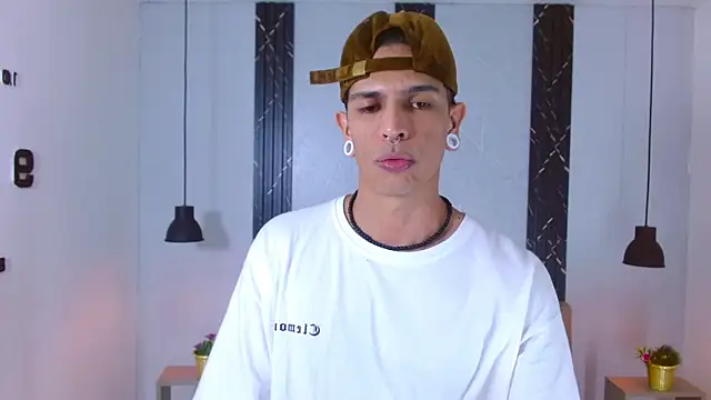 Snapshot of Franvill_Trato chatting on 14, 10, 2025 Franvill Trato online show from 14, 10, 2025