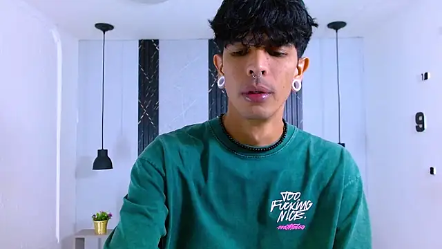 Snapshot of Franvill_Trato chatting on 30, 10, 2025 Franvill Trato online show from 30, 10, 2025