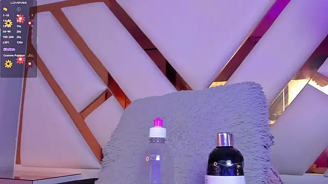 Niicolle Evanss online show from 6, 2, 2026