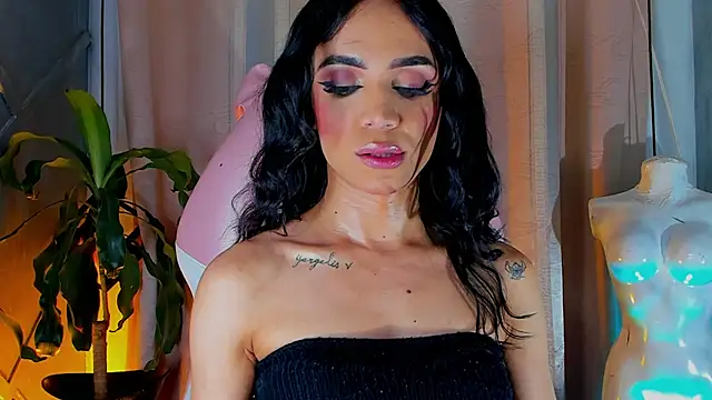 Snapshot of Cristal_Gem1 chatting on 23, 6, 2026 Cristal Gem1 online show from 23, 6, 2026