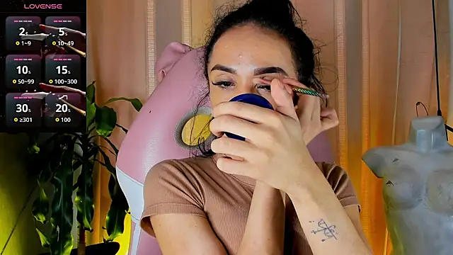 Snapshot of Cristal_Gem1 chatting on 24, 6, 2026 Cristal Gem1 online show from 24, 6, 2026