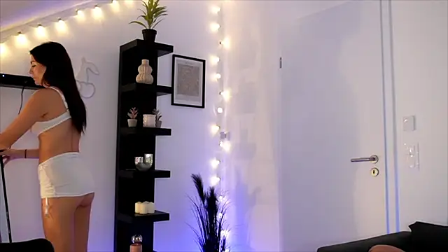 Snapshot of SophieFleur chatting on 15, 10, 2025 SophieFleur online show from 15, 10, 2025