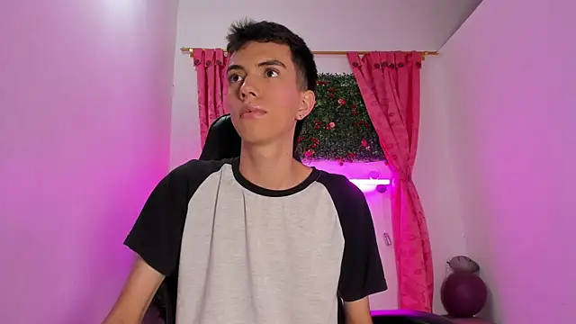 Snapshot of dylan_202520_ chatting on 30, 9, 2025 dylan 202520 online show from 30, 9, 2025