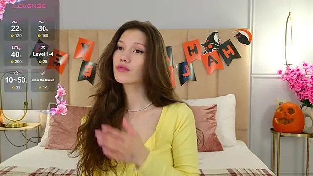 Snapshot of MaryNixon_ chatting on 28, 10, 2025 MaryNixon online show from 28, 10, 2025