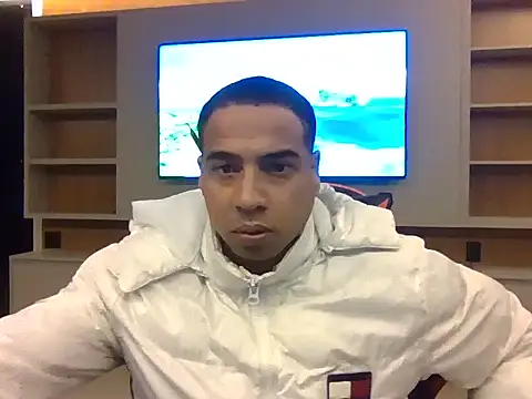 JUNINHOLEKE online show from 10, 9, 2025