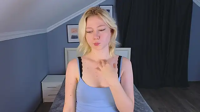 Violet Willis online show from 23, 9, 2025