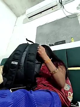 Snapshot of komi_33 chatting on 18, 11, 2025 komi 33 online show from 18, 11, 2025