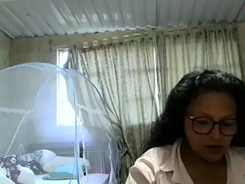 Snapshot of _Cristal chatting on 7, 10, 2025  Cristal online show from 7, 10, 2025