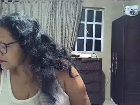 Snapshot of _Cristal chatting on 22, 10, 2025  Cristal online show from 22, 10, 2025
