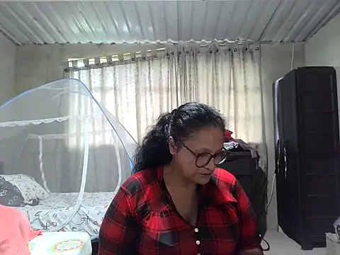 Snapshot of _Cristal chatting on 25, 10, 2025  Cristal online show from 25, 10, 2025