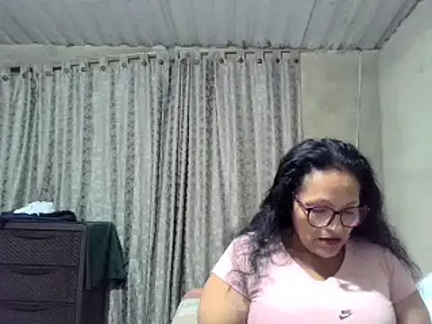 Snapshot of _Cristal chatting on 26, 10, 2025  Cristal online show from 26, 10, 2025