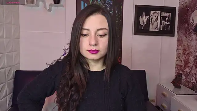 Snapshot of Eva_Roussell chatting on 8, 5, 2026 Eva Roussell online show from 8, 5, 2026