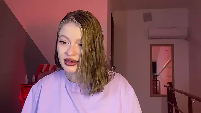 Mia Kamp online show from 8, 9, 2025