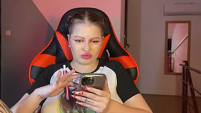 Mia Kamp online show from 12, 9, 2025