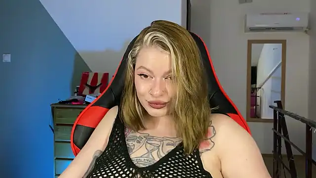 Mia Kamp online show from 19, 9, 2025