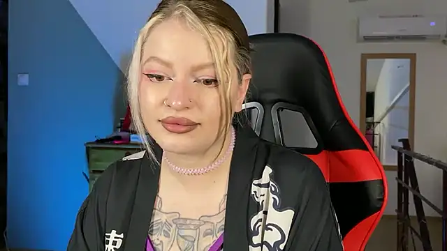 Mia Kamp online show from 20, 9, 2025