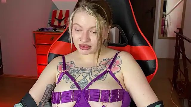 Mia Kamp online show from 28, 9, 2025