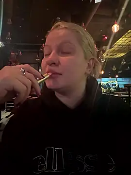 Mia Kamp online show from 9, 1, 2026