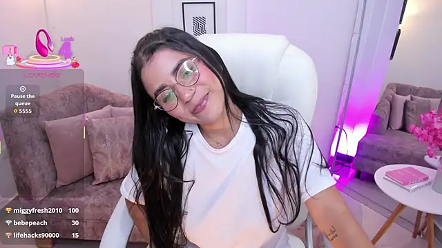 Snapshot of issi_loren chatting on 19, 10, 2025 issi loren online show from 19, 10, 2025