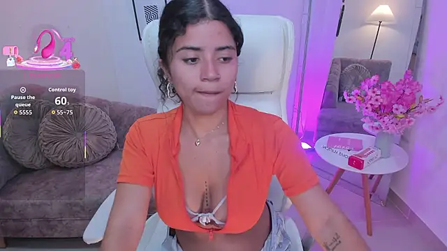 Snapshot of issi_loren chatting on 28, 2, 2026 issi loren online show from 28, 2, 2026