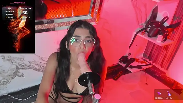 Snapshot of Violet_sl4ve chatting on 8, 11, 2025 Violet sl4ve online show from 8, 11, 2025