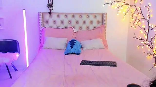 Snapshot of LenaStylesOA chatting on 22, 3, 2026 LenaStylesOA online show from 22, 3, 2026