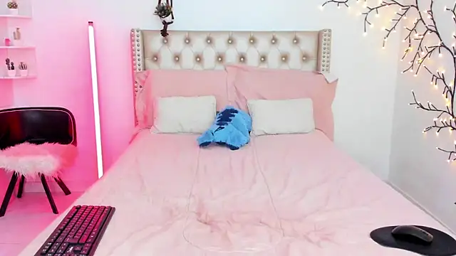 Snapshot of LenaStylesOA chatting on 23, 3, 2026 LenaStylesOA online show from 23, 3, 2026