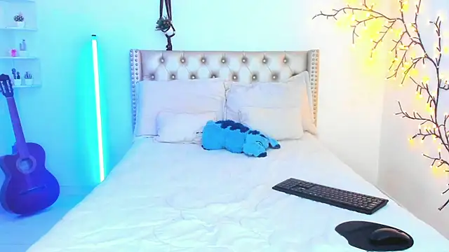 Snapshot of LenaStylesOA chatting on 6, 4, 2026 LenaStylesOA online show from 6, 4, 2026