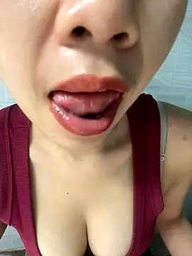 Snapshot of Yumii_09 chatting on 4, 10, 2025 Yumii 09 online show from 4, 10, 2025