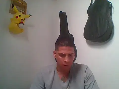 Snapshot of Hardbighotxxx chatting on 27, 3, 2026 Hardbighotxxx online show from 27, 3, 2026