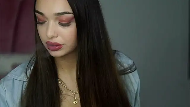 AmiraVeyl online show from 9, 10, 2025