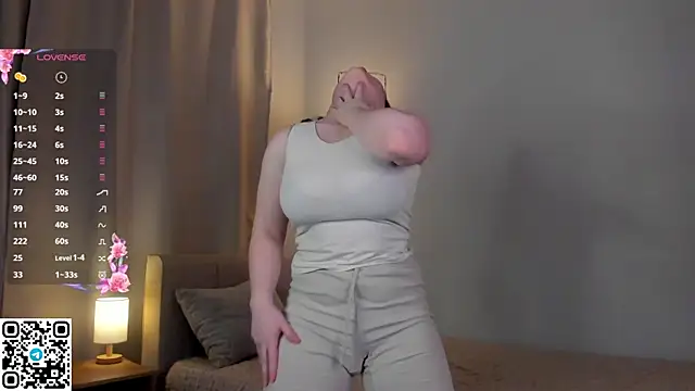 Snapshot of LakeshiaVodopich chatting on 1, 10, 2025 LakeshiaVodopich online show from 1, 10, 2025