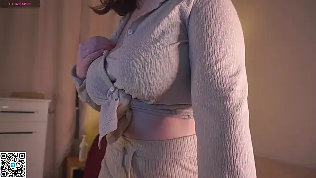 Snapshot of LakeshiaVodopich chatting on 12, 10, 2025 LakeshiaVodopich online show from 12, 10, 2025