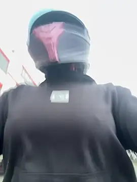 Snapshot of AlannaEvons chatting on 10, 11, 2025 AlannaEvons online show from 10, 11, 2025